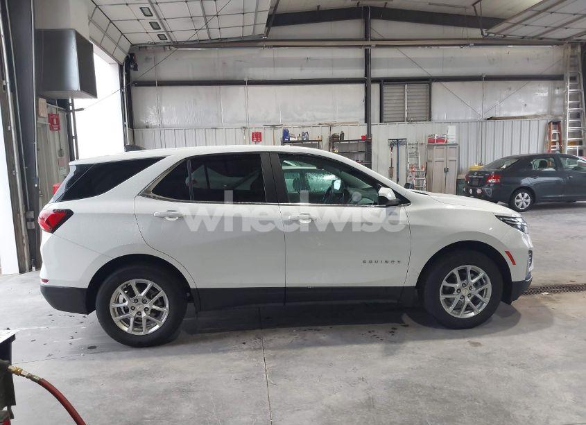 Photo 13 of 2022 Chevrolet Equinox FWD LT (VIN 2GNAXKEV8N6118013)
