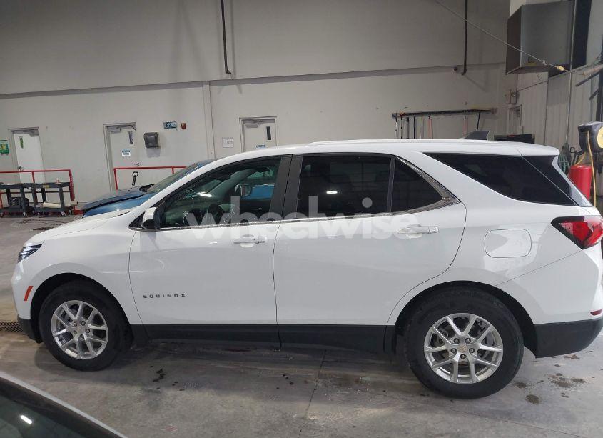 Photo 14 of 2022 Chevrolet Equinox FWD LT (VIN 2GNAXKEV8N6118013)