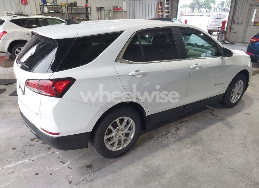 Photo 4 of 2022 Chevrolet Equinox FWD LT (VIN 2GNAXKEV8N6118013)