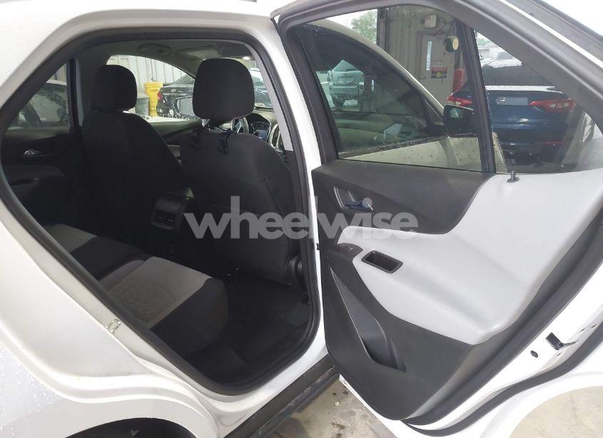 Photo 8 of 2022 Chevrolet Equinox FWD LT (VIN 2GNAXKEV8N6118013)