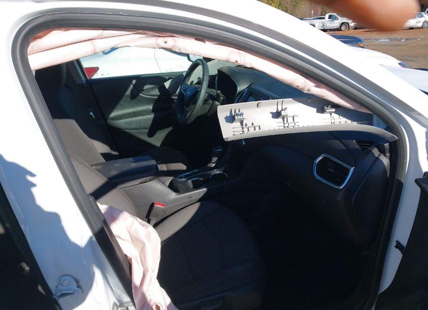 Photo 5 of 2019 Chevrolet Equinox LT (VIN 2GNAXKEV9K6205169)