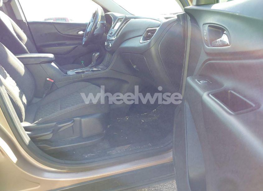 Photo 5 of 2019 Chevrolet Equinox LT (VIN 2GNAXKEV9K6292488)