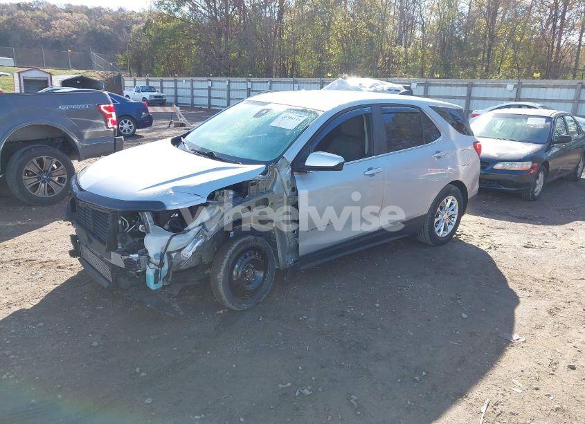 Photo 2 of 2021 Chevrolet Equinox FWD LT (VIN 2GNAXKEV9M6100358)