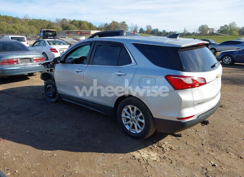 Photo 3 of 2021 Chevrolet Equinox FWD LT (VIN 2GNAXKEV9M6100358)