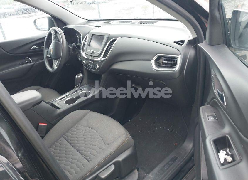 Photo 5 of 2021 Chevrolet Equinox FWD LT (VIN 2GNAXKEV9M6103650)
