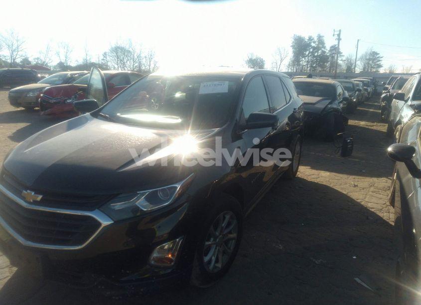 Photo 2 of 2019 Chevrolet Equinox LT (VIN 2GNAXKEVXK6109308)