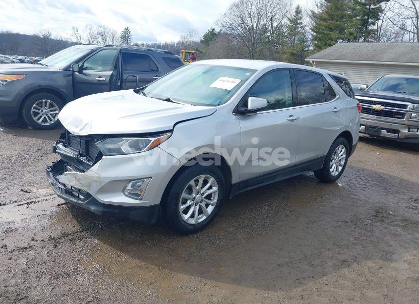 Photo 2 of 2019 Chevrolet Equinox LT (VIN 2GNAXKEVXK6163031)