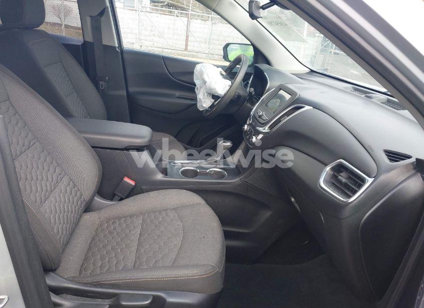 Photo 5 of 2019 Chevrolet Equinox LT (VIN 2GNAXKEVXK6163031)