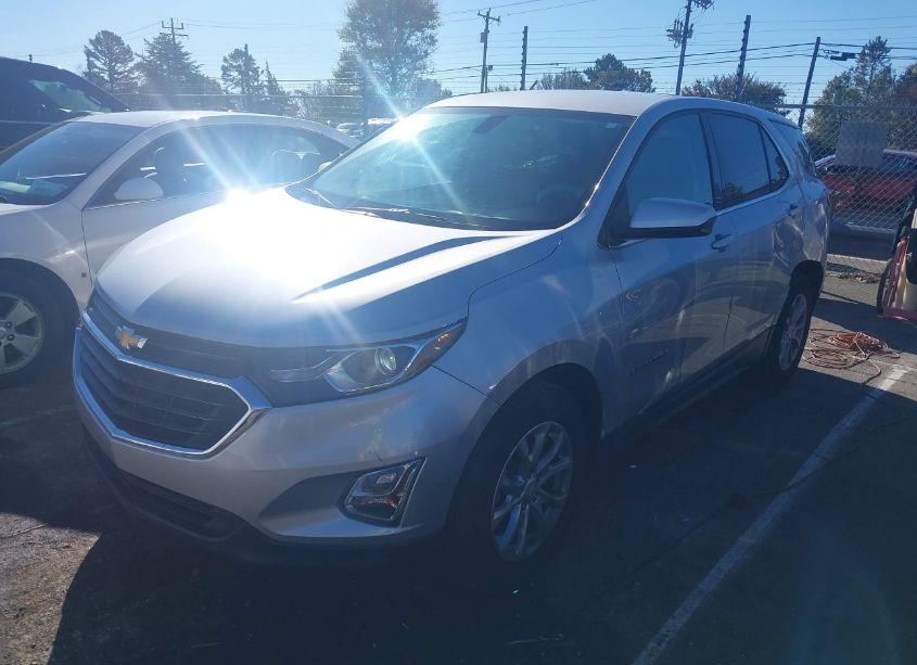 Photo 2 of 2019 Chevrolet Equinox LT (VIN 2GNAXKEVXK6199270)