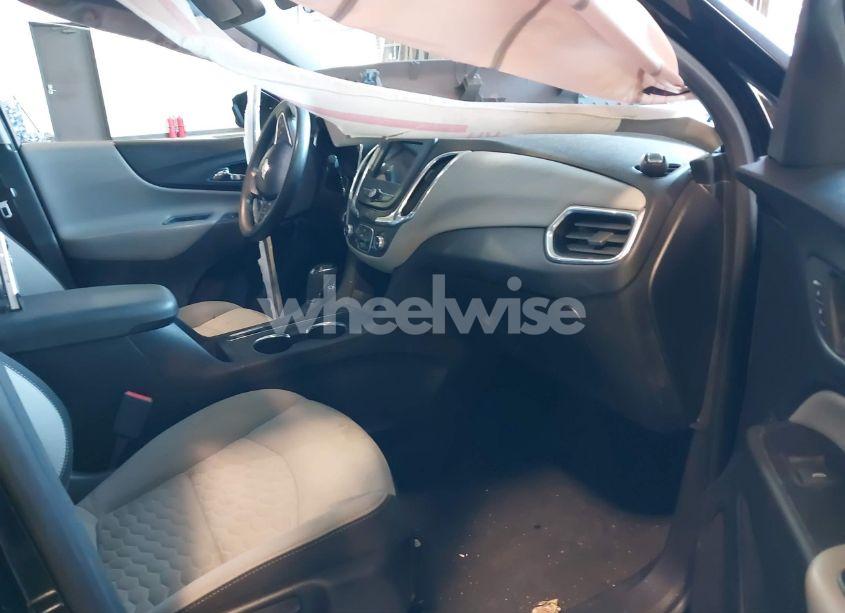 Photo 5 of 2019 Chevrolet Equinox LT (VIN 2GNAXKEVXK6211207)