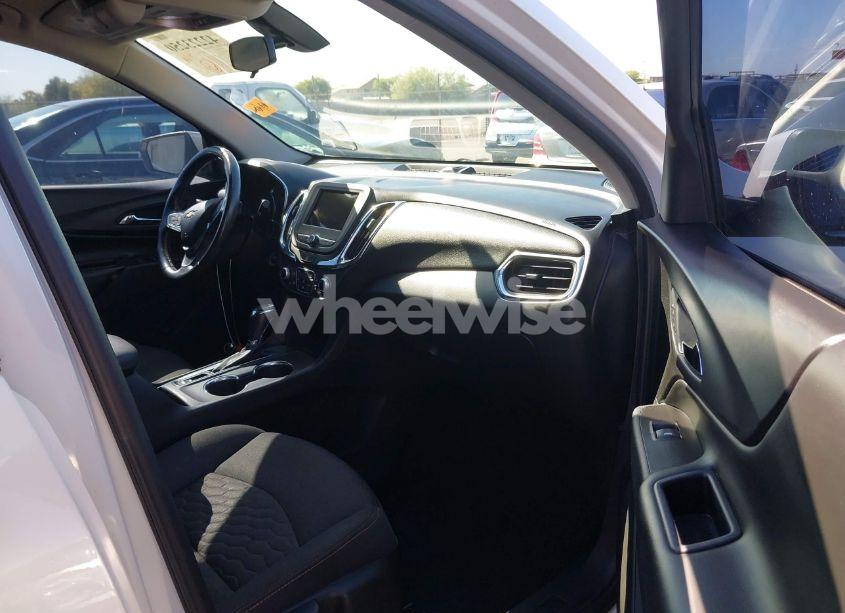 Photo 5 of 2019 Chevrolet Equinox LT (VIN 2GNAXKEVXK6220828)