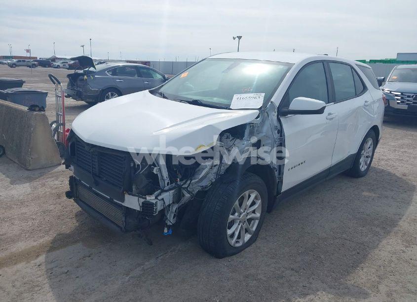 Photo 2 of 2019 Chevrolet Equinox LT (VIN 2GNAXKEVXK6256700)