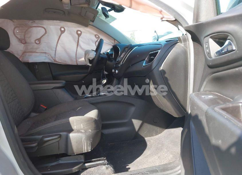 Photo 5 of 2021 Chevrolet Equinox FWD LT (VIN 2GNAXKEVXM6117587)