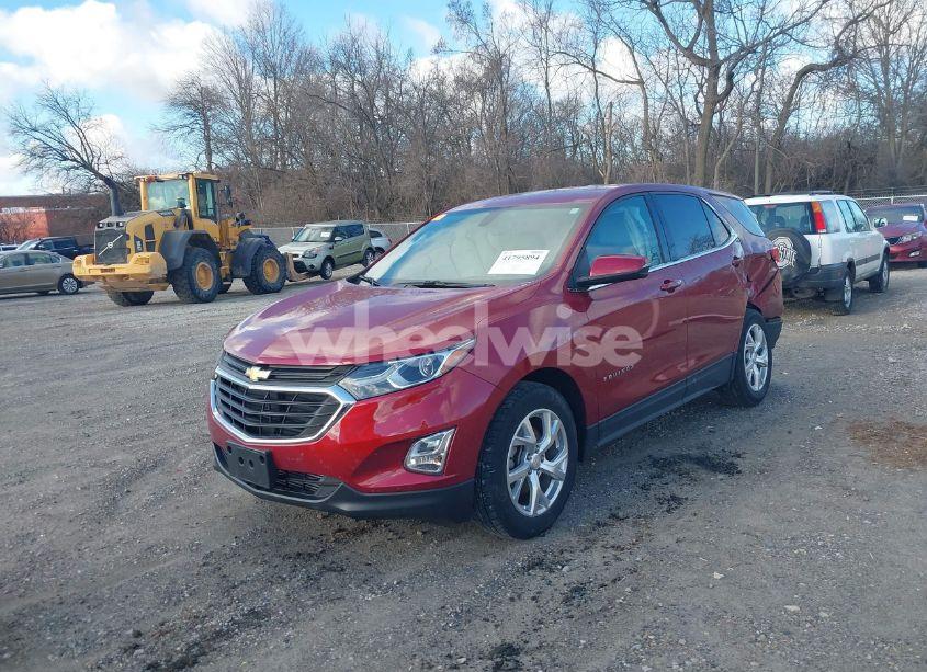 Photo 2 of 2018 Chevrolet Equinox LT (VIN 2GNAXKEX1J6147560)