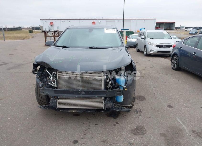 Photo 6 of 2018 Chevrolet Equinox LT (VIN 2GNAXKEX2J6202985)
