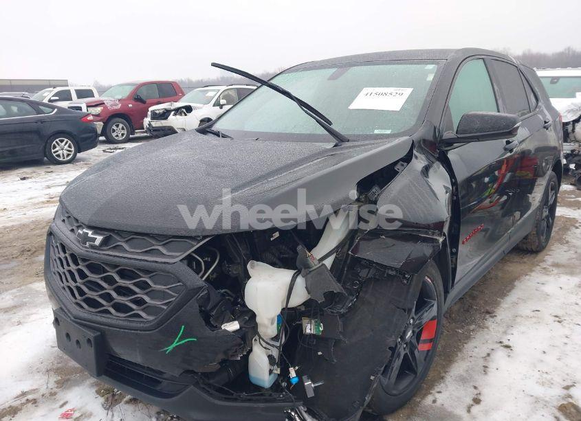 Photo 2 of 2018 Chevrolet Equinox LT (VIN 2GNAXKEX2J6348724)