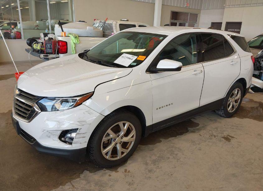 Photo 2 of 2018 Chevrolet Equinox LT (VIN 2GNAXKEX5J6171246)