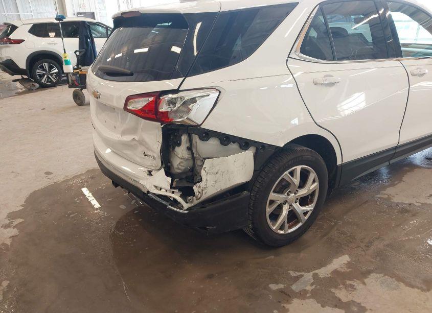 Photo 6 of 2018 Chevrolet Equinox LT (VIN 2GNAXKEX5J6171246)