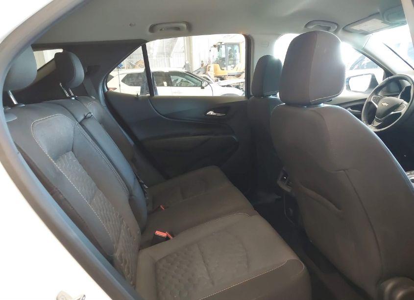 Photo 8 of 2018 Chevrolet Equinox LT (VIN 2GNAXKEX5J6171246)