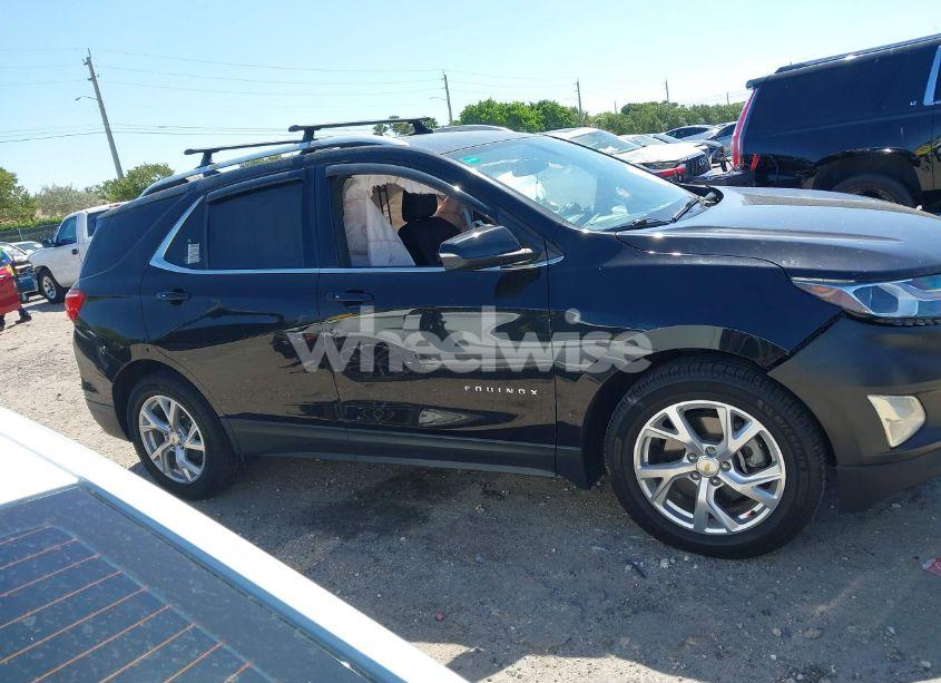 Photo 13 of 2018 Chevrolet Equinox LT (VIN 2GNAXKEX5J6320898)