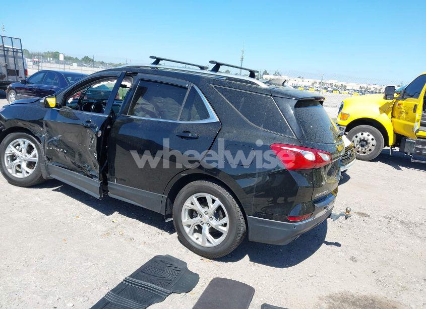 Photo 3 of 2018 Chevrolet Equinox LT (VIN 2GNAXKEX5J6320898)