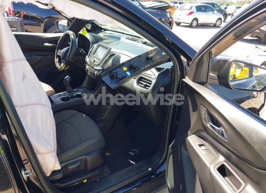 Photo 5 of 2018 Chevrolet Equinox LT (VIN 2GNAXKEX5J6320898)