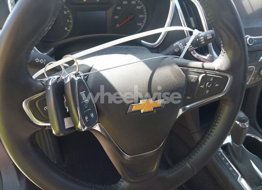 Photo 11 of 2018 Chevrolet Equinox LT (VIN 2GNAXKEX6J6154021)