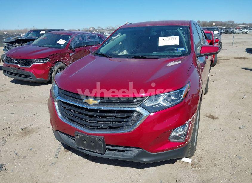 Photo 2 of 2018 Chevrolet Equinox LT (VIN 2GNAXKEX6J6154021)