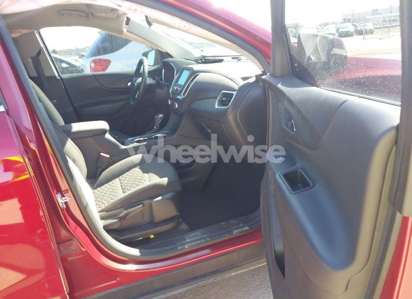 Photo 5 of 2018 Chevrolet Equinox LT (VIN 2GNAXKEX6J6154021)