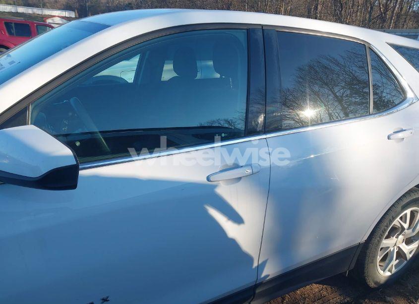 Photo 14 of 2018 Chevrolet Equinox LT (VIN 2GNAXKEX6J6192932)