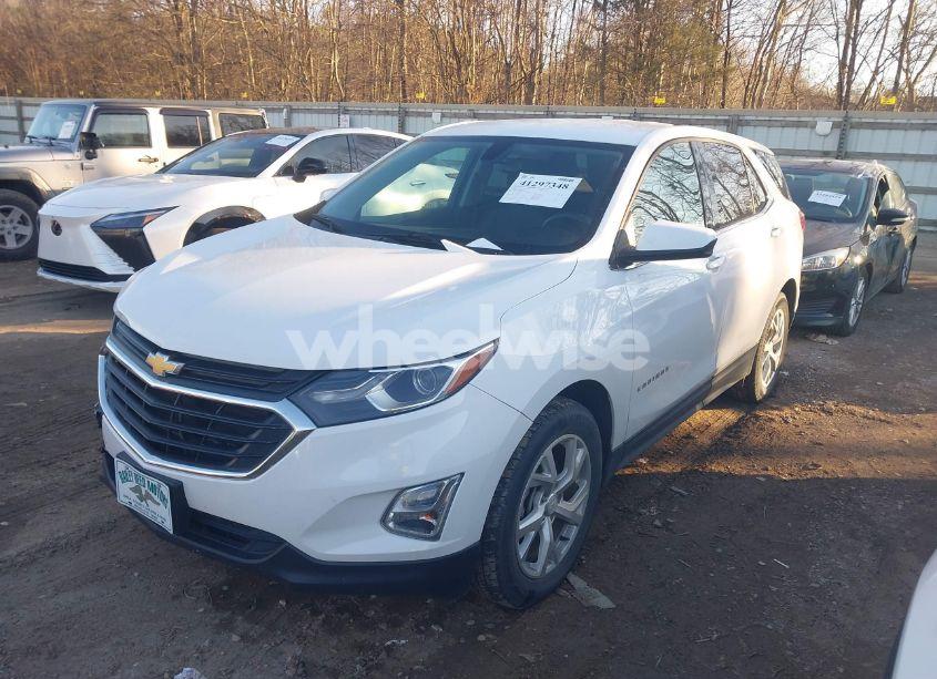 Photo 2 of 2018 Chevrolet Equinox LT (VIN 2GNAXKEX6J6192932)