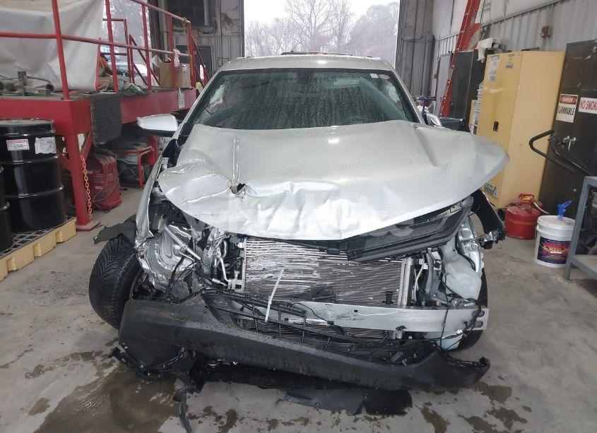 Photo 12 of 2018 Chevrolet Equinox LT (VIN 2GNAXKEX6J6204271)