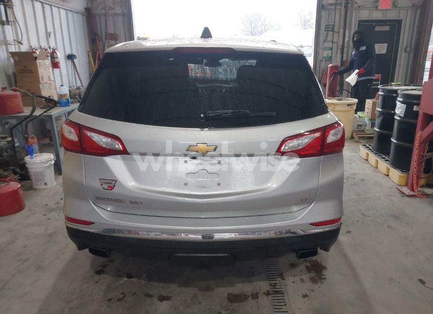 Photo 16 of 2018 Chevrolet Equinox LT (VIN 2GNAXKEX6J6204271)