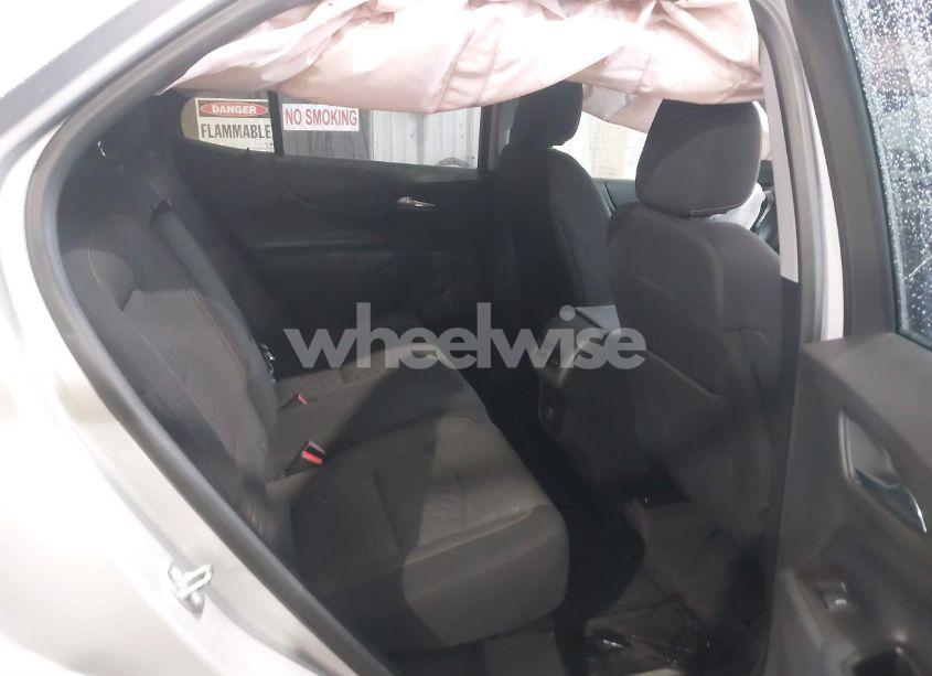 Photo 8 of 2018 Chevrolet Equinox LT (VIN 2GNAXKEX6J6204271)