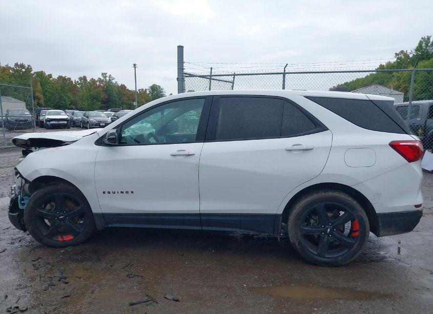 Photo 15 of 2018 Chevrolet Equinox LT (VIN 2GNAXKEX7J6304671)