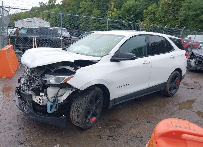 Photo 2 of 2018 Chevrolet Equinox LT (VIN 2GNAXKEX7J6304671)