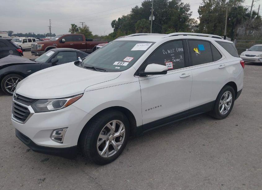 Photo 2 of 2018 Chevrolet Equinox LT (VIN 2GNAXKEX7J6311314)