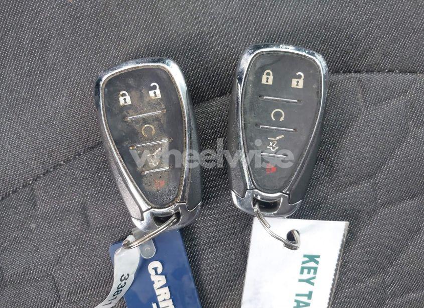 Photo 11 of 2018 Chevrolet Equinox LT (VIN 2GNAXKEX8J6189045)