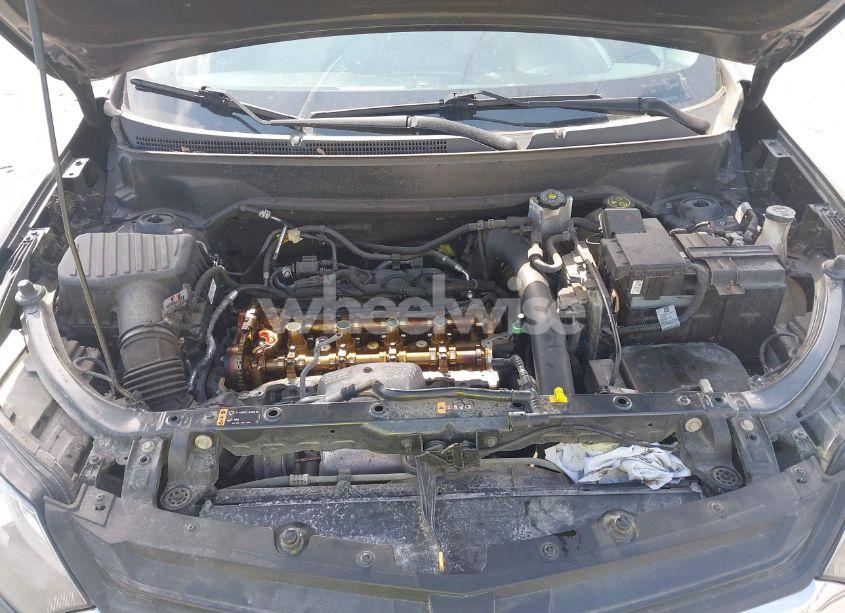 Photo 10 of 2018 Chevrolet Equinox LT (VIN 2GNAXKEX9J6200733)