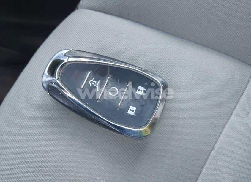 Photo 11 of 2018 Chevrolet Equinox LT (VIN 2GNAXKEX9J6200733)