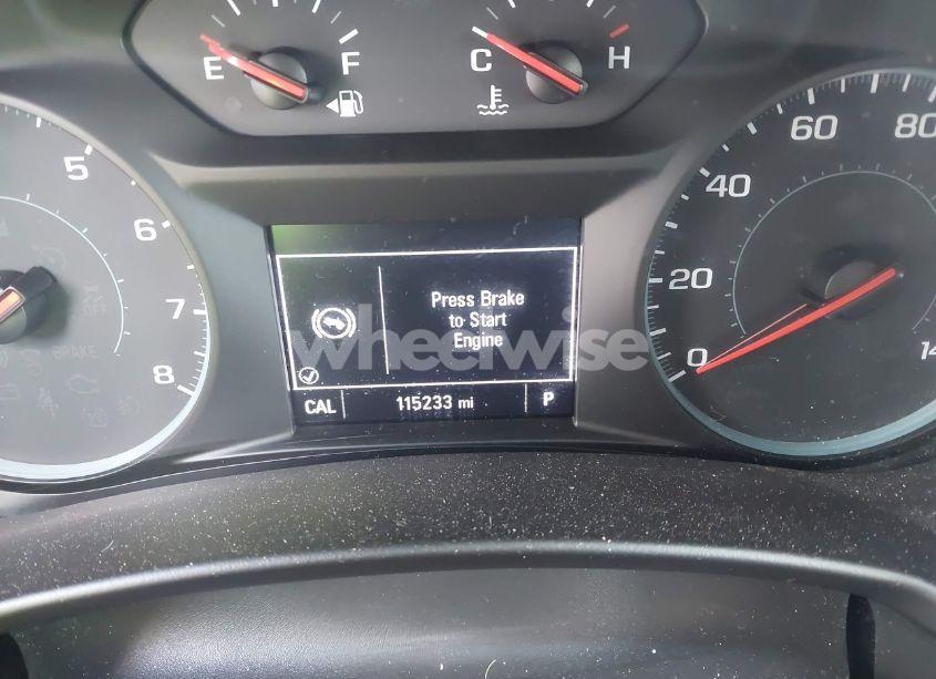 Photo 16 of 2018 Chevrolet Equinox LT (VIN 2GNAXKEX9J6200733)