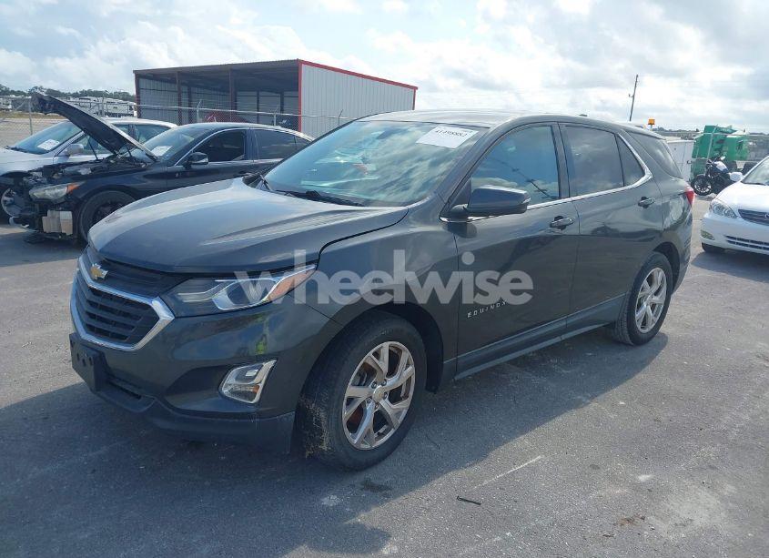 Photo 2 of 2018 Chevrolet Equinox LT (VIN 2GNAXKEX9J6200733)