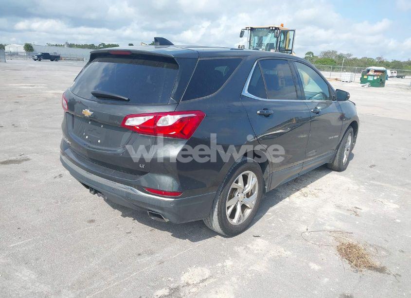 Photo 4 of 2018 Chevrolet Equinox LT (VIN 2GNAXKEX9J6200733)