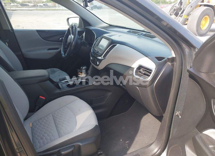 Photo 5 of 2018 Chevrolet Equinox LT (VIN 2GNAXKEX9J6200733)