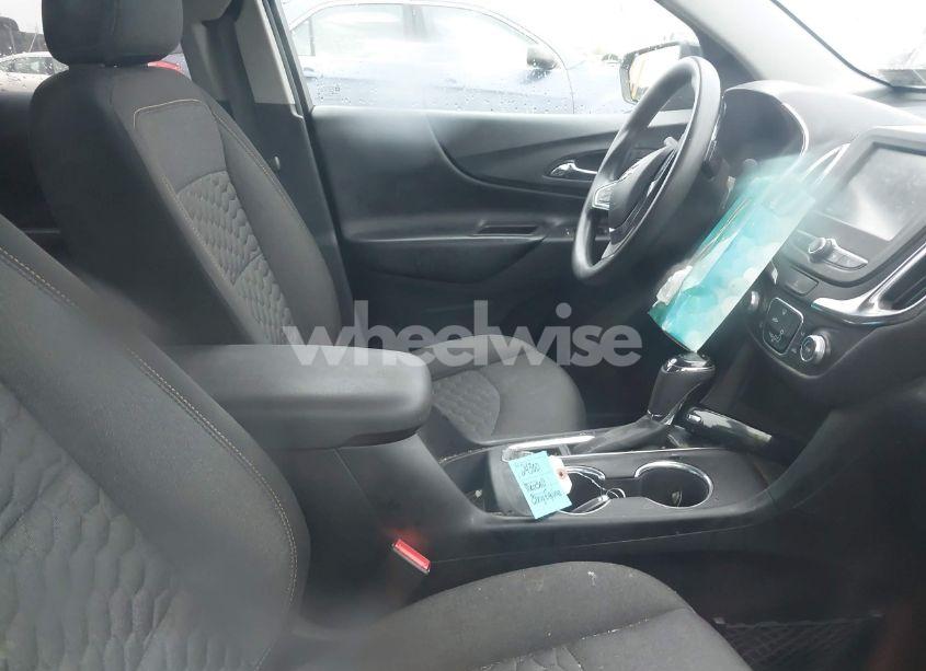 Photo 5 of 2018 Chevrolet Equinox LT (VIN 2GNAXKEX9J6283919)