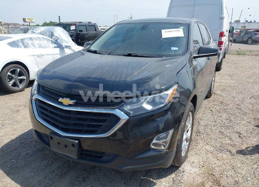 Photo 2 of 2018 Chevrolet Equinox LT (VIN 2GNAXKEXXJ6173624)