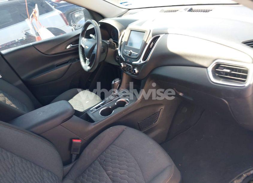 Photo 5 of 2018 Chevrolet Equinox LT (VIN 2GNAXKEXXJ6173624)