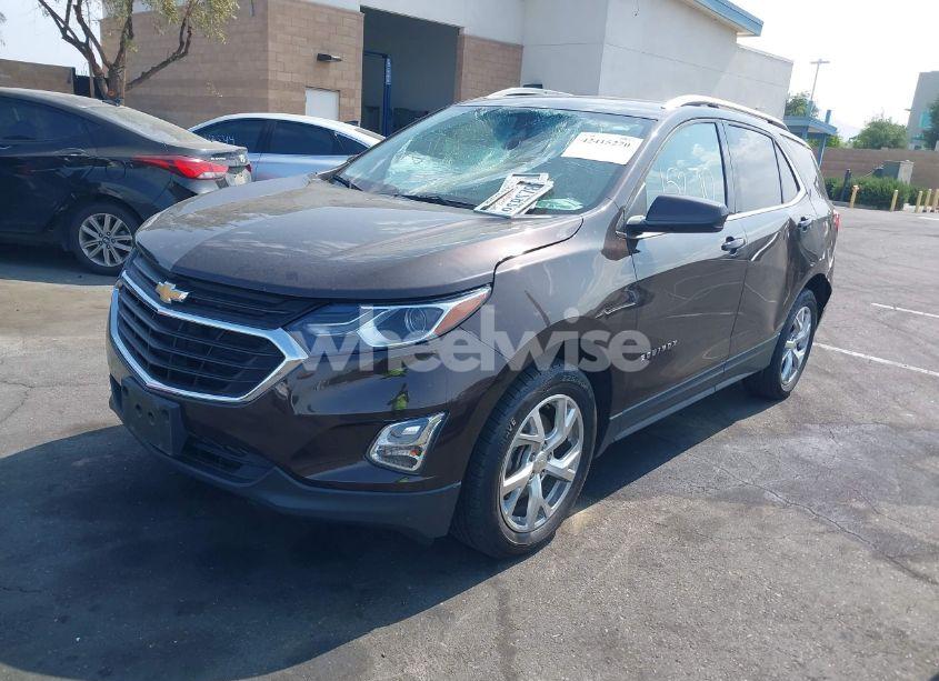 Photo 2 of 2020 Chevrolet Equinox FWD LT 2.0L TURBO (VIN 2GNAXLEX0L6263843)