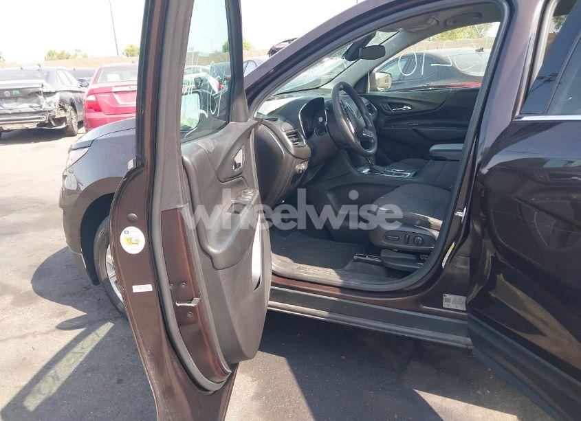 Photo 5 of 2020 Chevrolet Equinox FWD LT 2.0L TURBO (VIN 2GNAXLEX0L6263843)