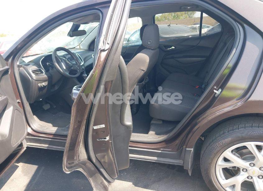 Photo 8 of 2020 Chevrolet Equinox FWD LT 2.0L TURBO (VIN 2GNAXLEX0L6263843)